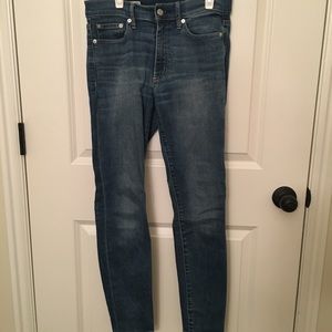 Gap True Skinny Jeans Size 28s
